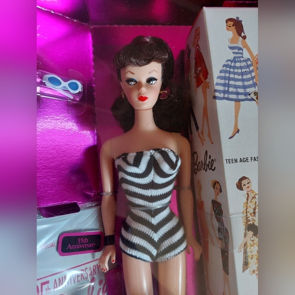 Barbie Doll 35th Anniversary Brunette Special Edition 1993 #11782 - Picture 3 of 11